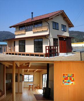 屋根は錆瓦、ハンドメイドです。